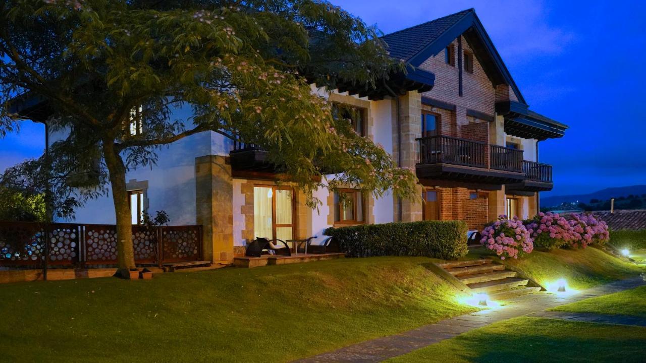 Apartamentos Ciudad de Petra Santillana del Mar Exterior foto