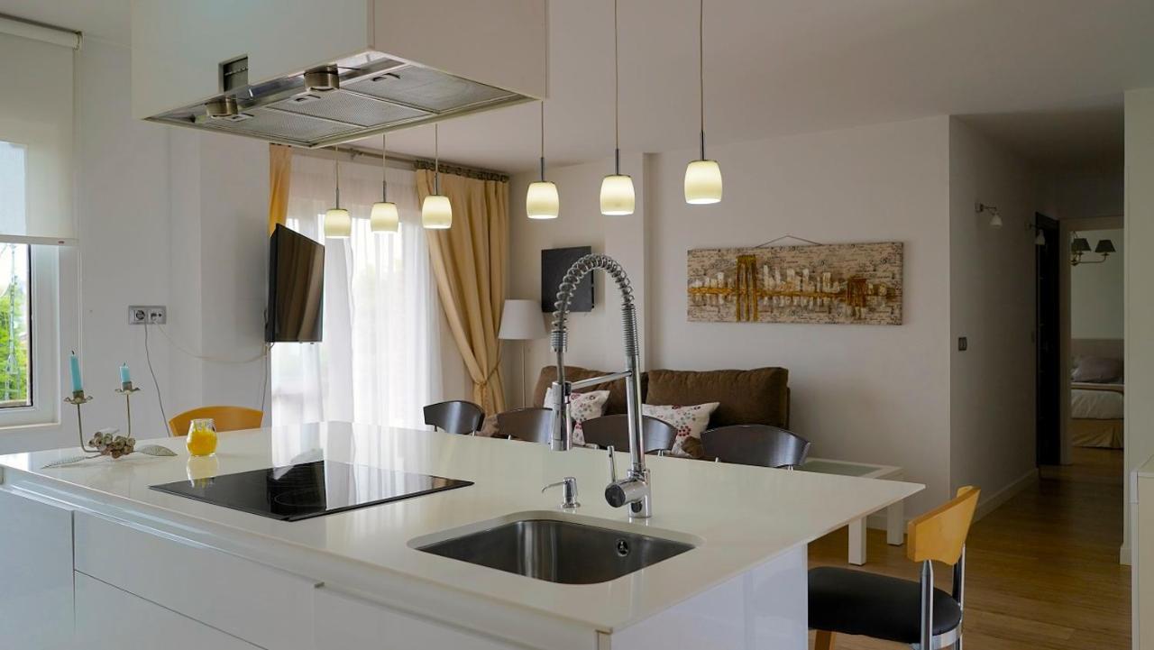 Apartamentos Ciudad de Petra Santillana del Mar Exterior foto