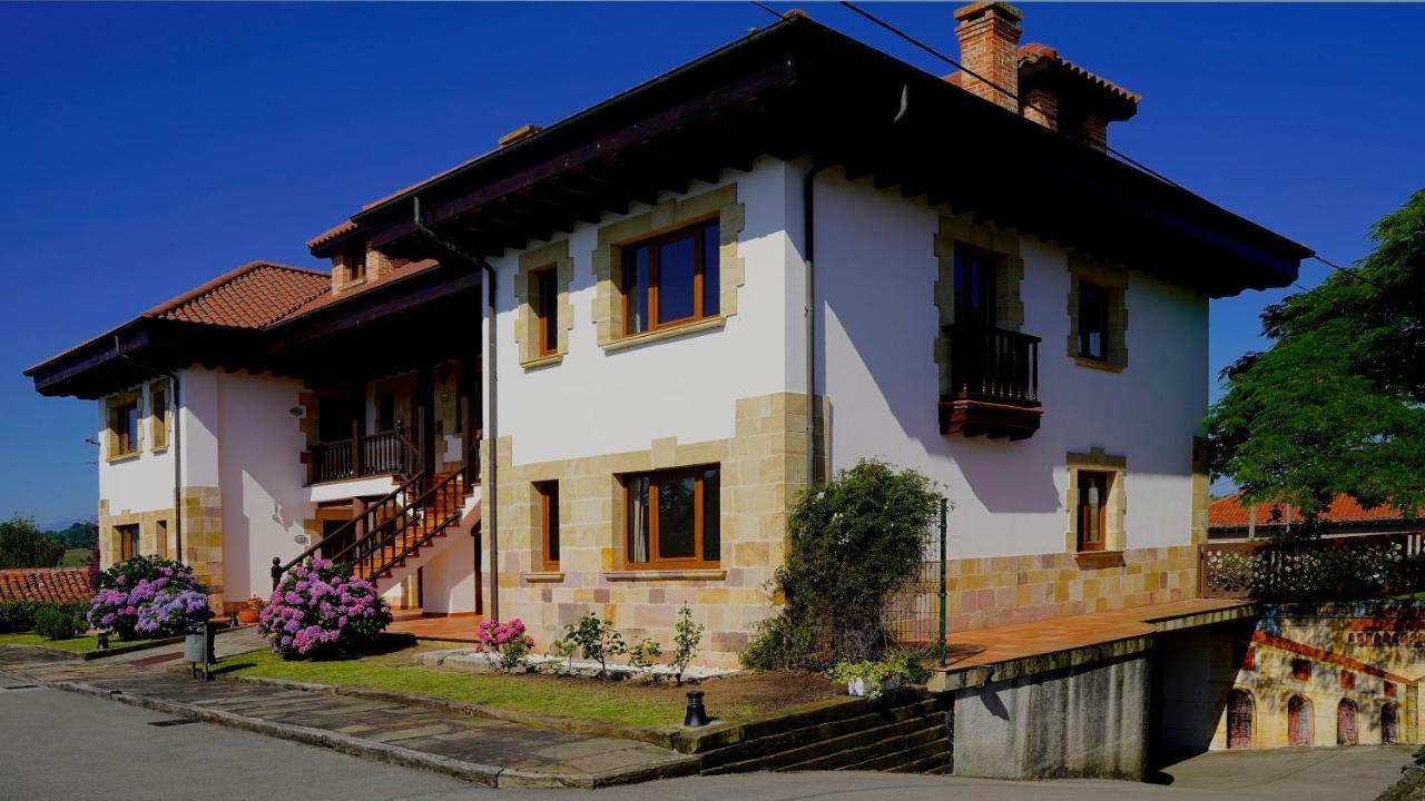 Apartamentos Ciudad de Petra Santillana del Mar Exterior foto