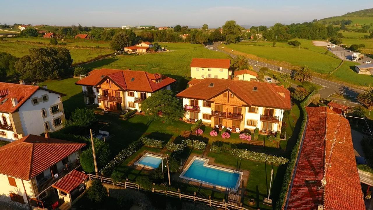 Apartamentos Ciudad de Petra Santillana del Mar Exterior foto