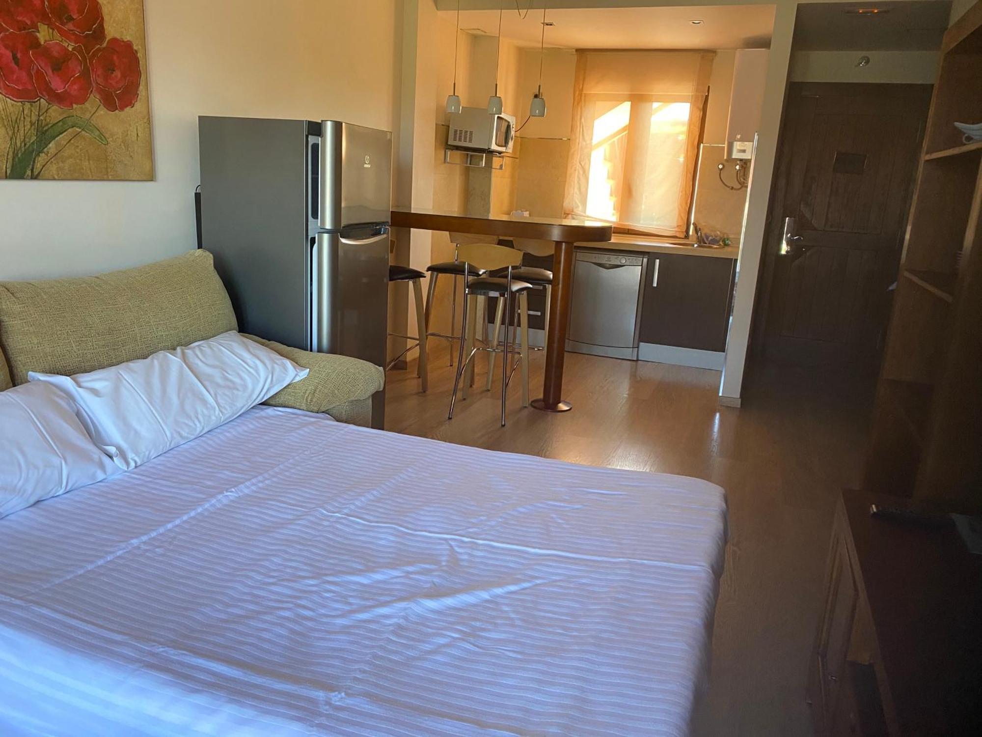 Apartamentos Ciudad de Petra Santillana del Mar Habitación foto