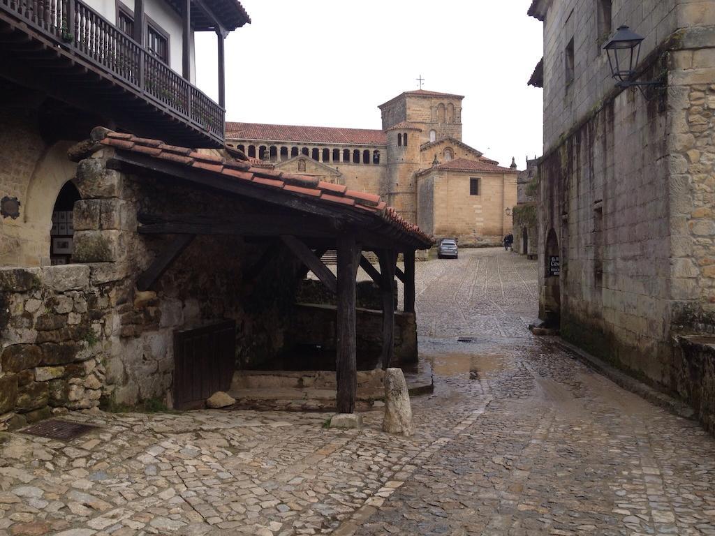 Apartamentos Ciudad de Petra Santillana del Mar Exterior foto