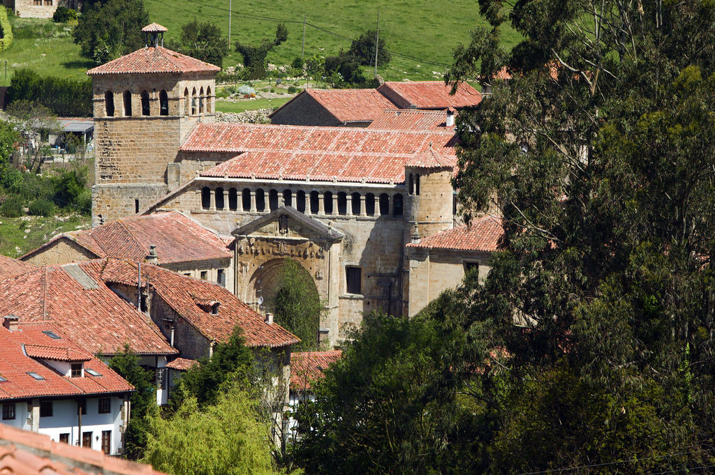 Apartamentos Ciudad de Petra Santillana del Mar Exterior foto