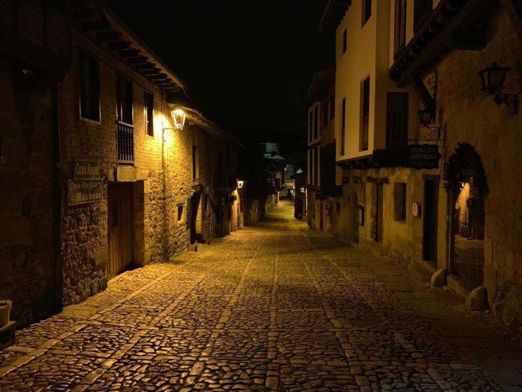 Apartamentos Ciudad de Petra Santillana del Mar Exterior foto