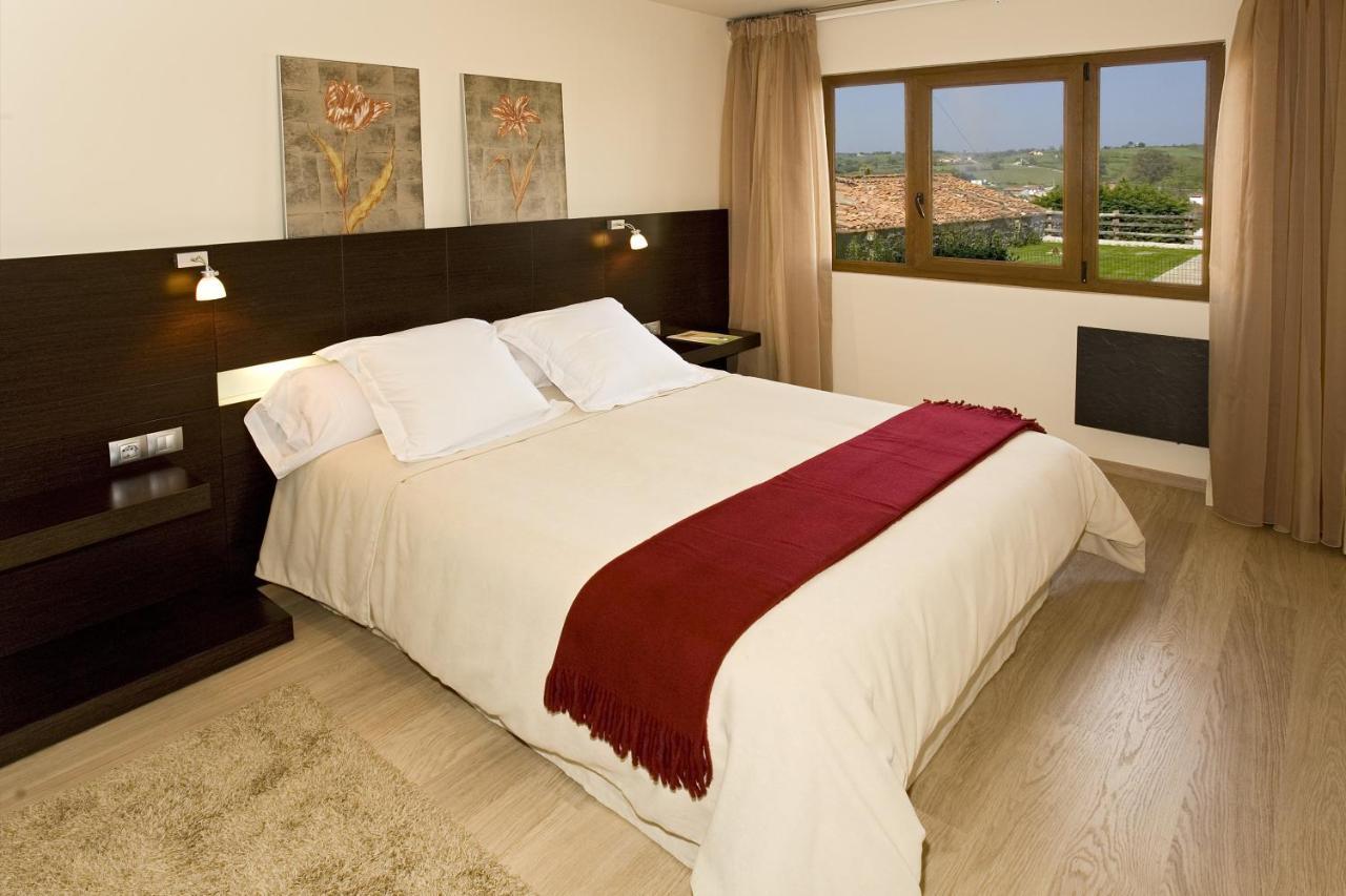 Apartamentos Ciudad de Petra Santillana del Mar Exterior foto